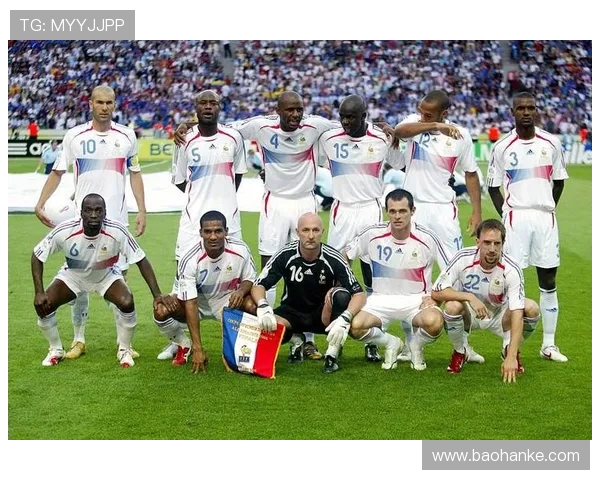 齐达内领衔法国队表现稳健，世界杯决赛经典回顾分析